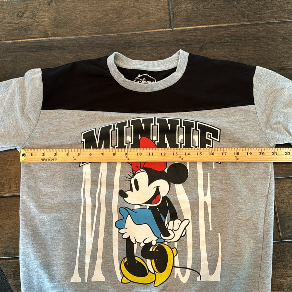 ❤️3/$30 Disney Minnie Mouse Sweatshirt - Picture 6 of 7